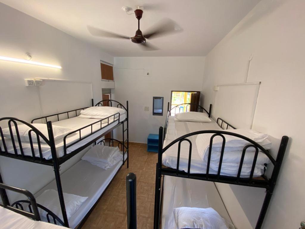 El Barrio Hostel Anjuna Bagian luar foto