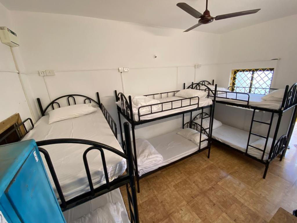 El Barrio Hostel Anjuna Bagian luar foto