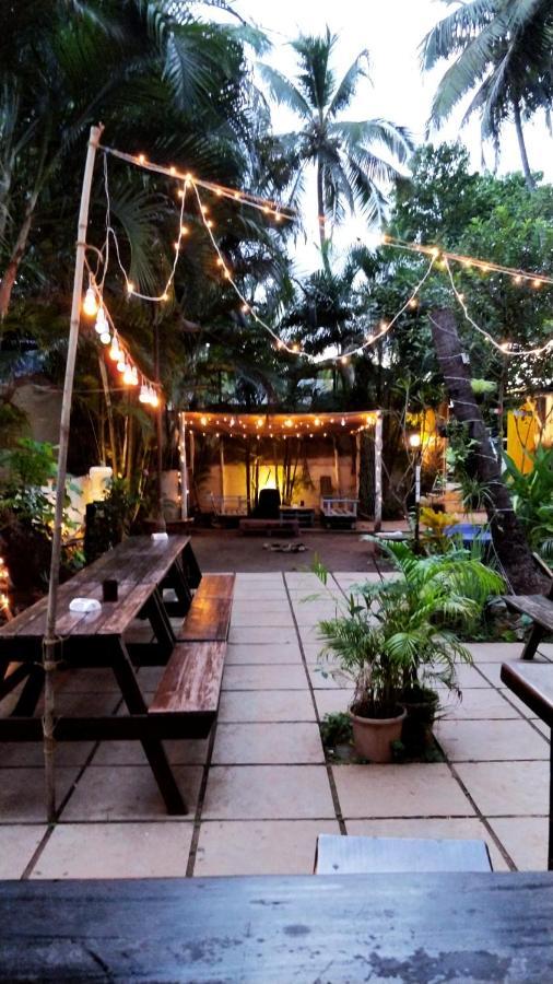 El Barrio Hostel Anjuna Bagian luar foto